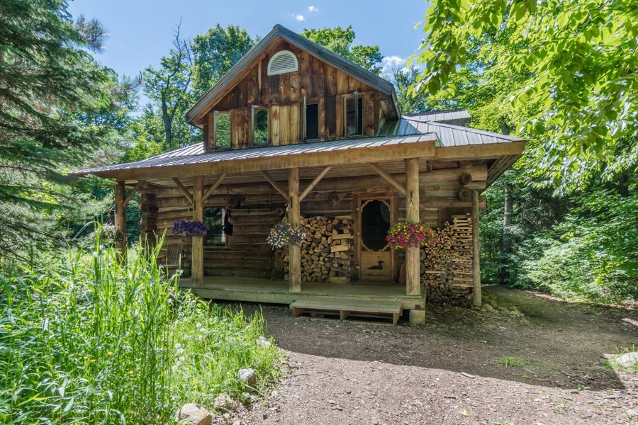 Algonquin Log Cabin | © Voyageur Quest